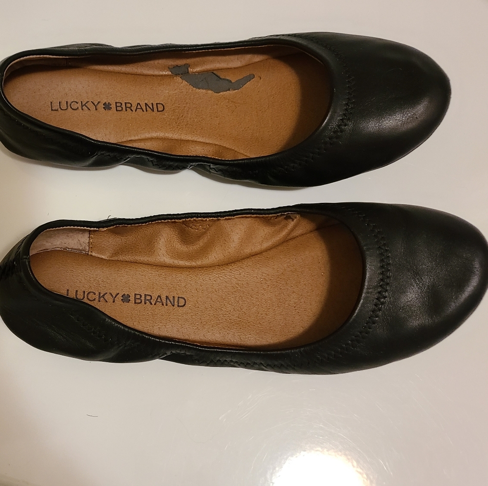 Lucky Brand Black Flats in good condition. Size is more like a 6 1/2 to a 7